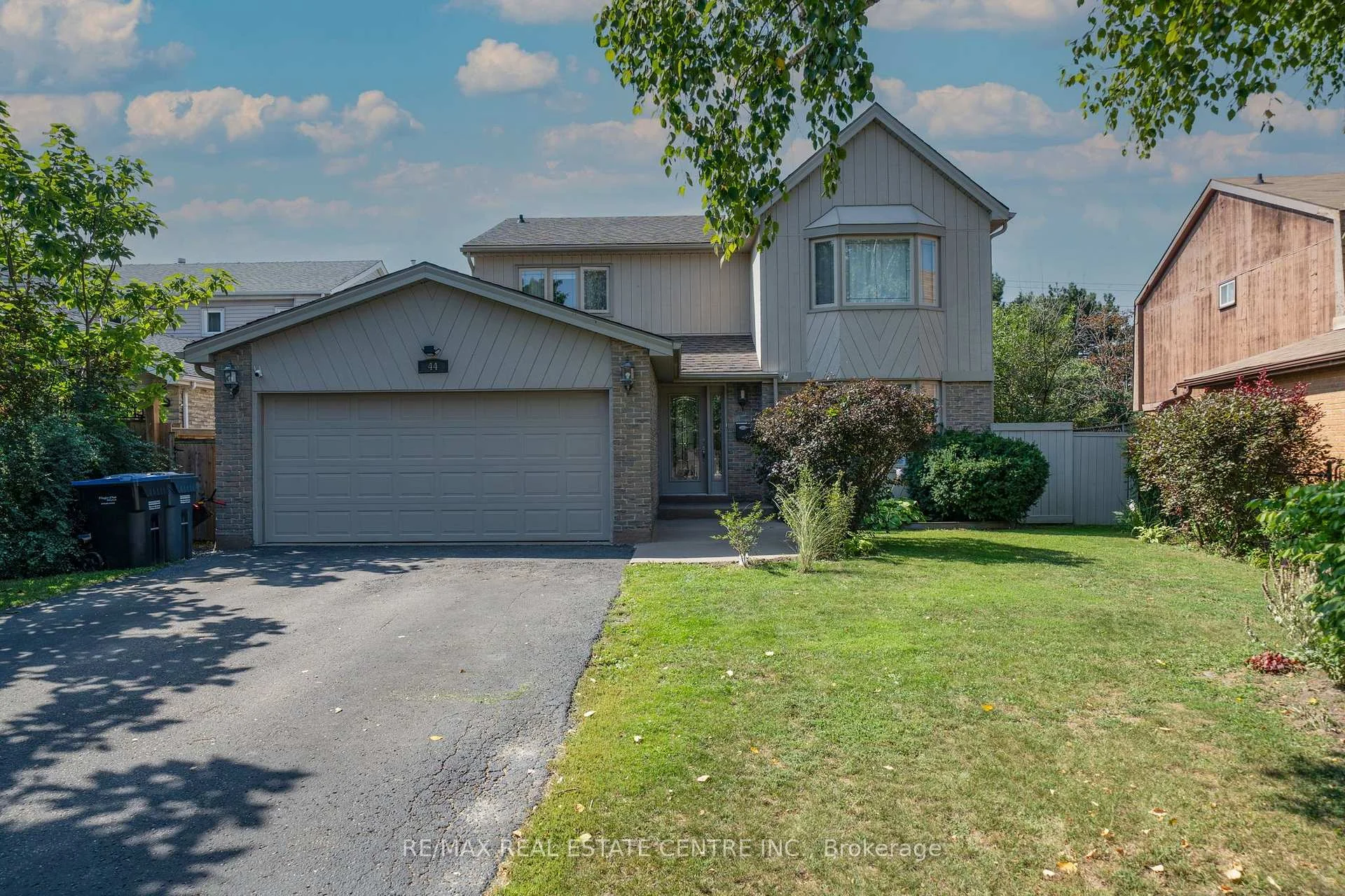 Photo 42 of 44 Madelaine Crescent, Brampton, Central Park — HOMEH