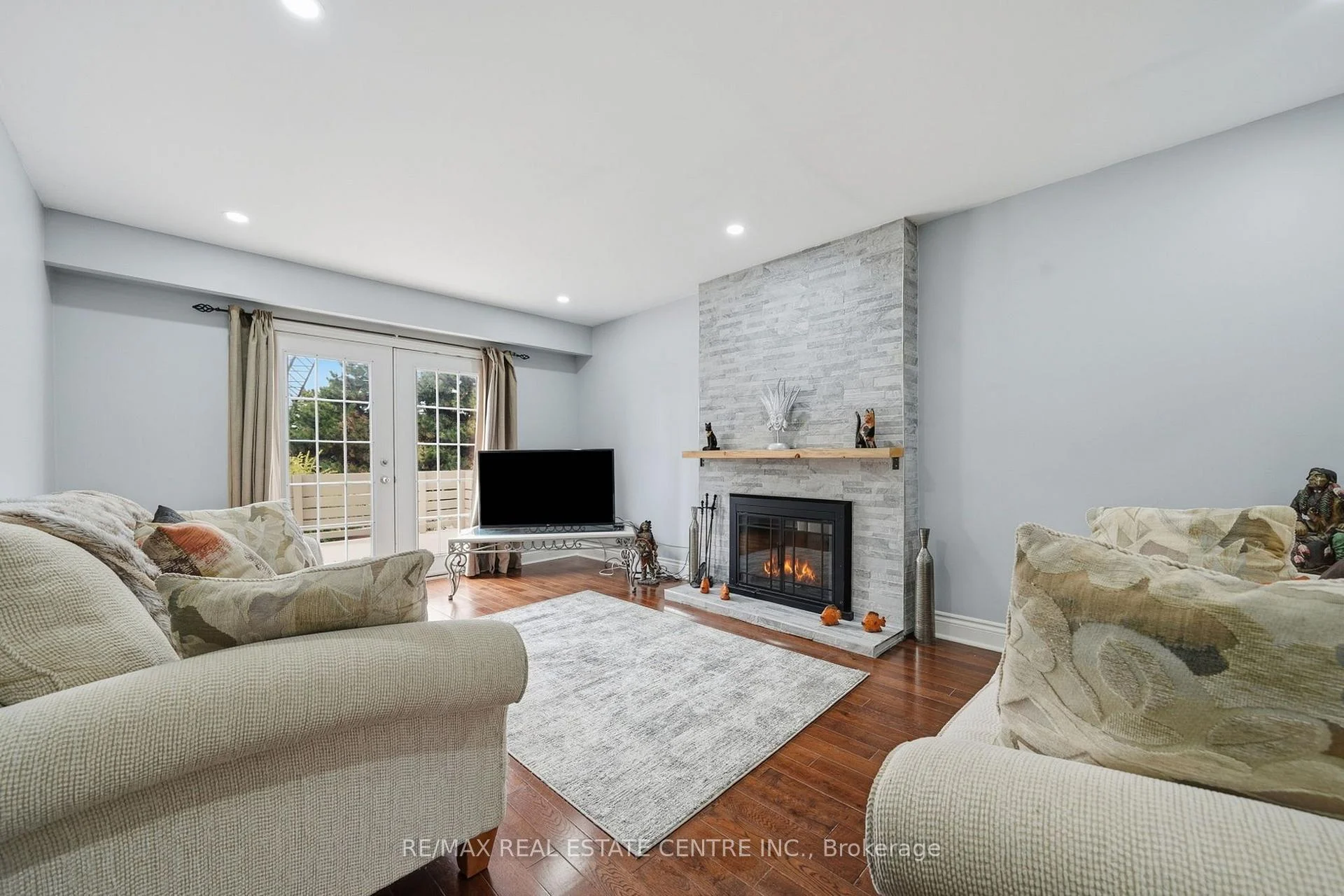Photo 58 of 44 Madelaine Crescent, Brampton, Central Park — HOMEH