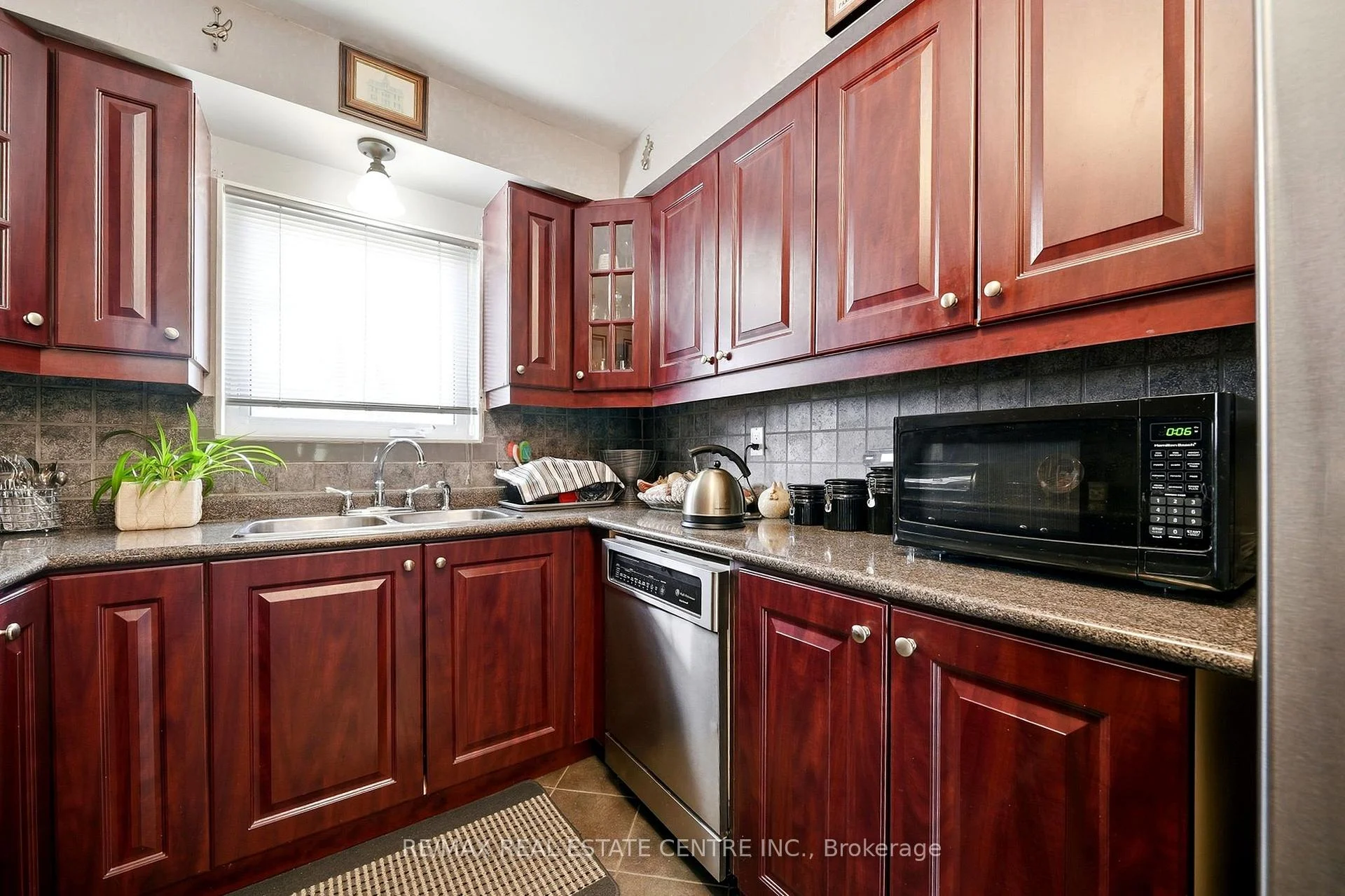Photo 76 of 44 Madelaine Crescent, Brampton, Central Park — HOMEH