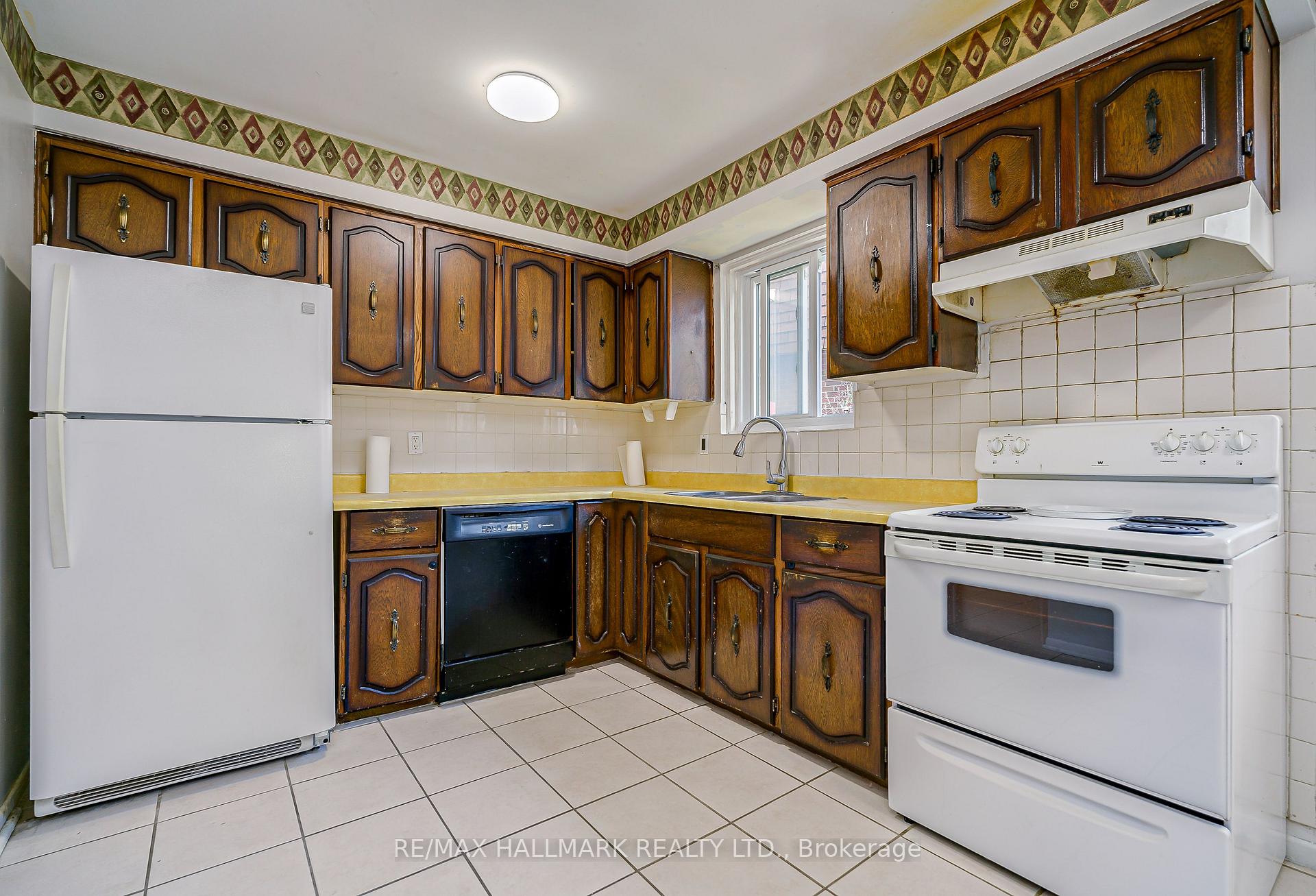 Photo 2 of 27 Keyworth Trail, Scarborough, Agincourt South-Malvern West — HOMEH