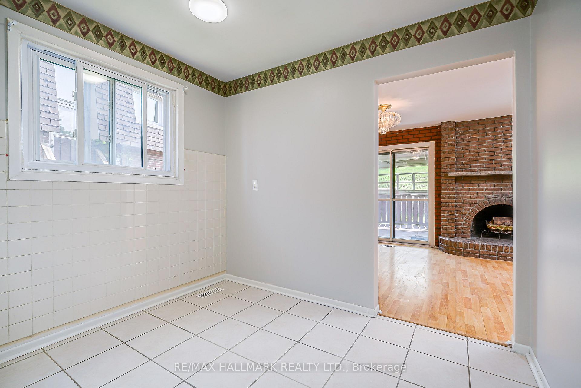 Photo 3 of 27 Keyworth Trail, Scarborough, Agincourt South-Malvern West — HOMEH
