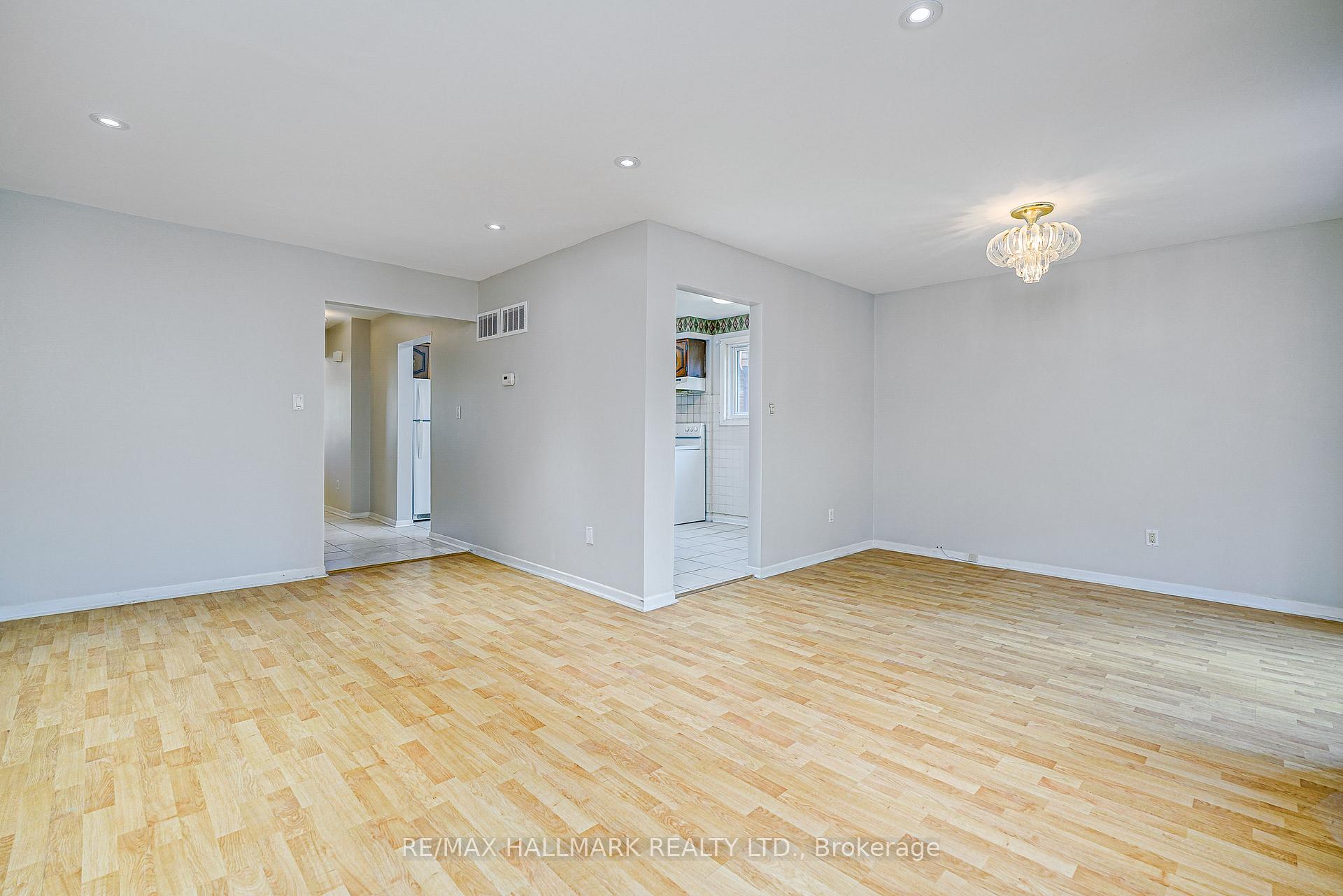 Photo 4 of 27 Keyworth Trail, Scarborough, Agincourt South-Malvern West — HOMEH