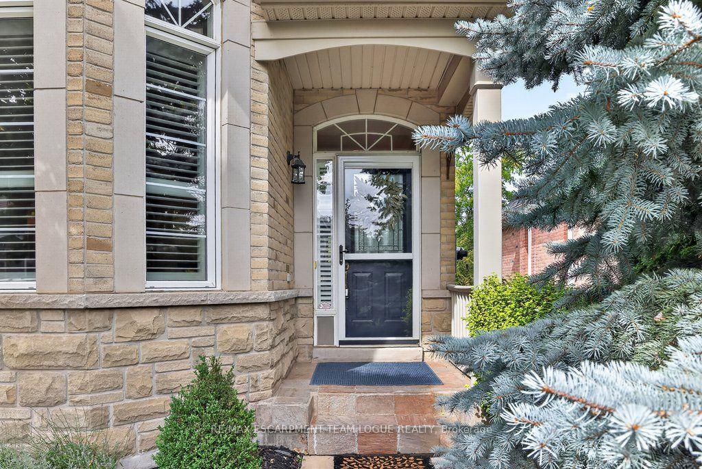 Photo 3 of Unit 8, 4400 Millcroft Park Drive, Burlington, Rose — HOMEH