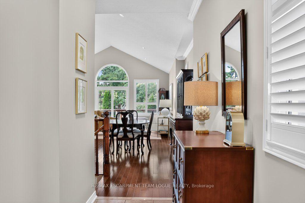 Photo 4 of Unit 8, 4400 Millcroft Park Drive, Burlington, Rose — HOMEH