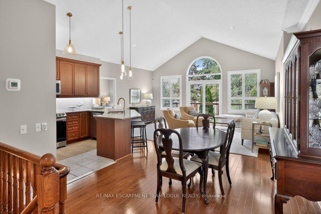 Photo 5 of Unit 8, 4400 Millcroft Park Drive, Burlington, Rose — HOMEH