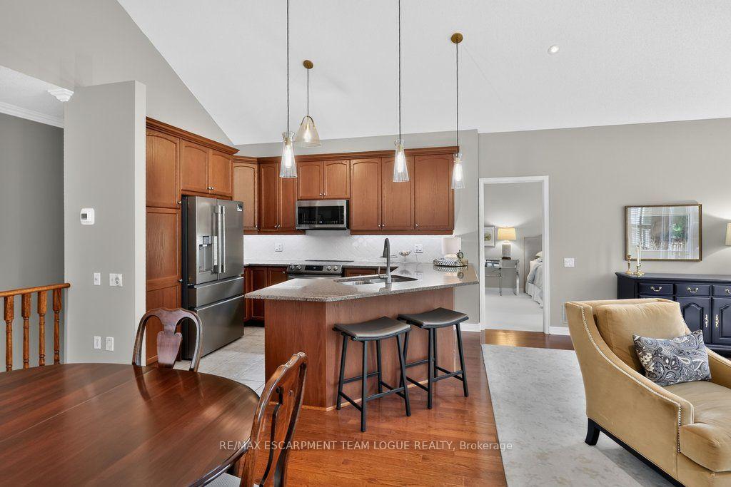 Photo 9 of Unit 8, 4400 Millcroft Park Drive, Burlington, Rose — HOMEH