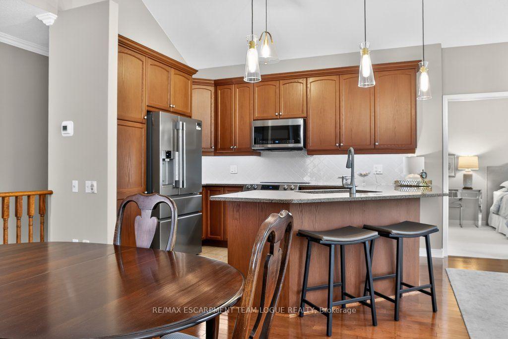 Photo 10 of Unit 8, 4400 Millcroft Park Drive, Burlington, Rose — HOMEH