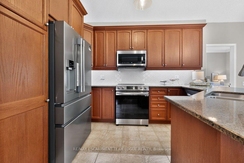 Photo 11 of Unit 8, 4400 Millcroft Park Drive, Burlington, Rose — HOMEH