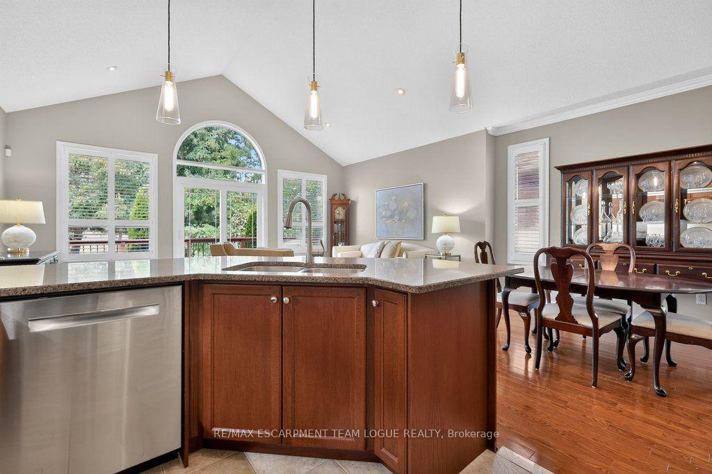 Photo 12 of Unit 8, 4400 Millcroft Park Drive, Burlington, Rose — HOMEH