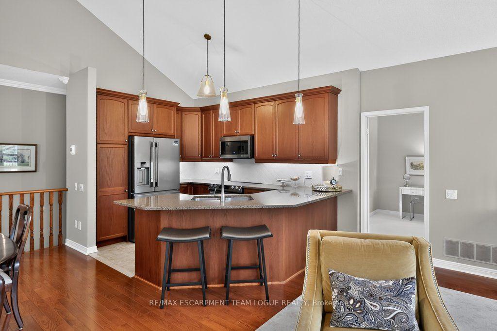 Photo 13 of Unit 8, 4400 Millcroft Park Drive, Burlington, Rose — HOMEH