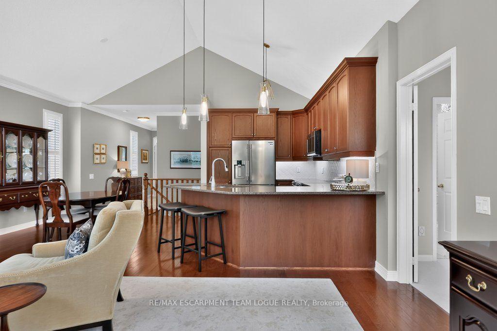 Photo 14 of Unit 8, 4400 Millcroft Park Drive, Burlington, Rose — HOMEH