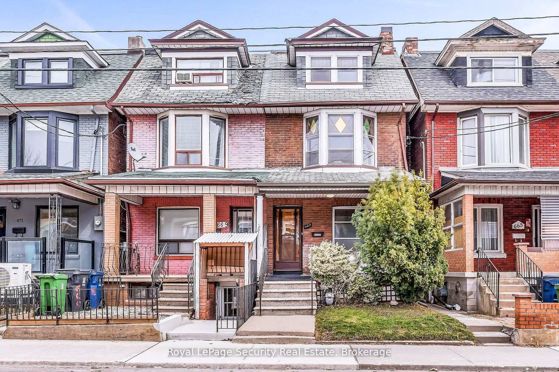 Photo of 667 Ossington Avenue