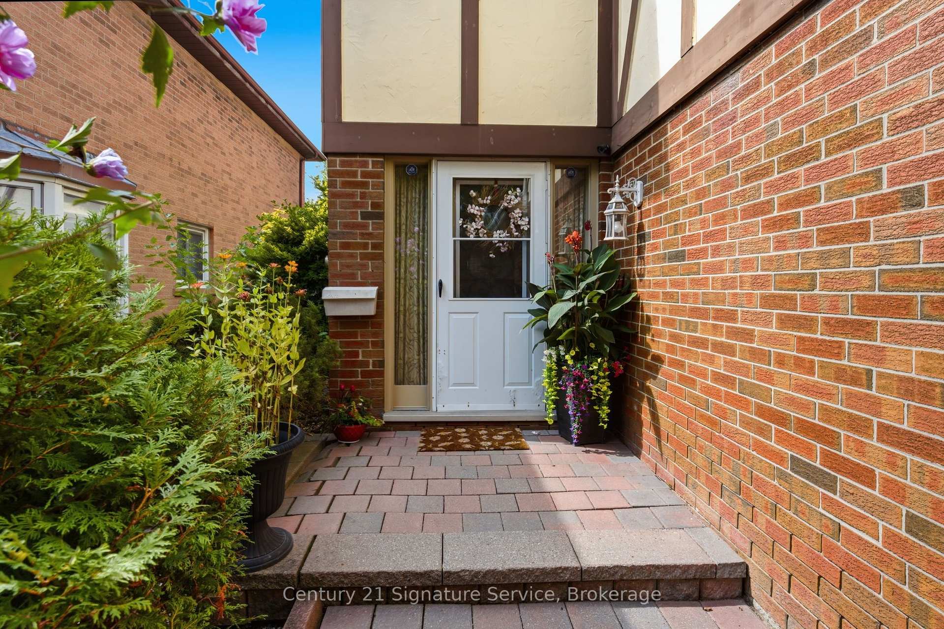 Photo 4 of 4265 Tea Garden Circle, Mississauga, Creditview — HOMEH