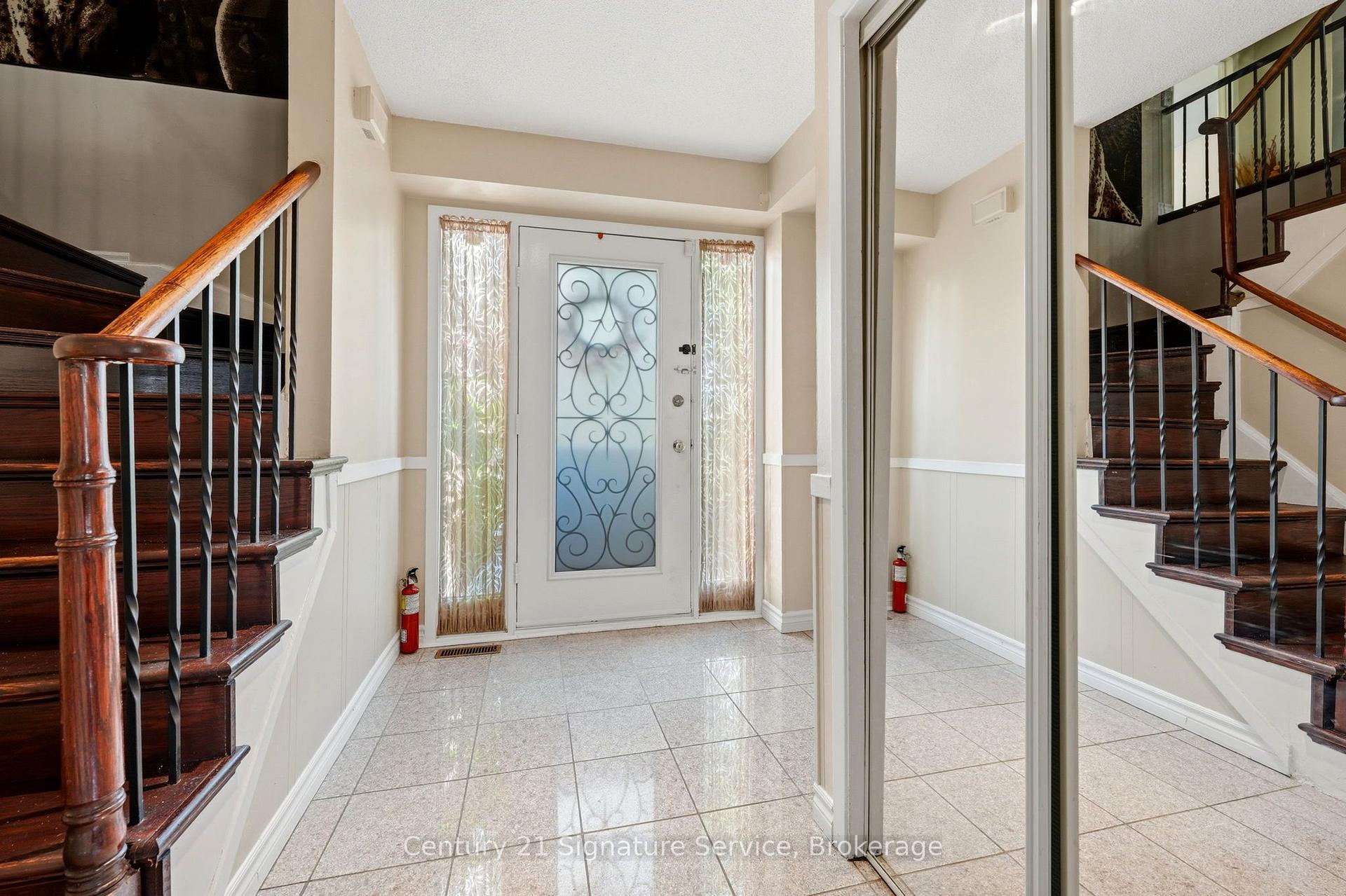 Photo 5 of 4265 Tea Garden Circle, Mississauga, Creditview — HOMEH