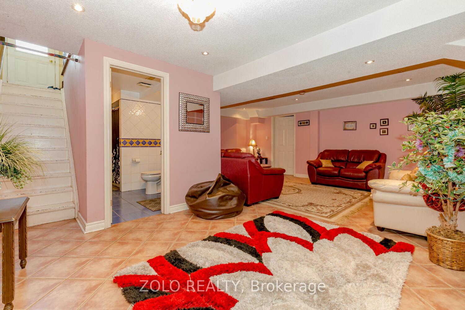 Photo 4 of 1474 Rosemanor Drive, Mississauga, East Credit — HOMEH