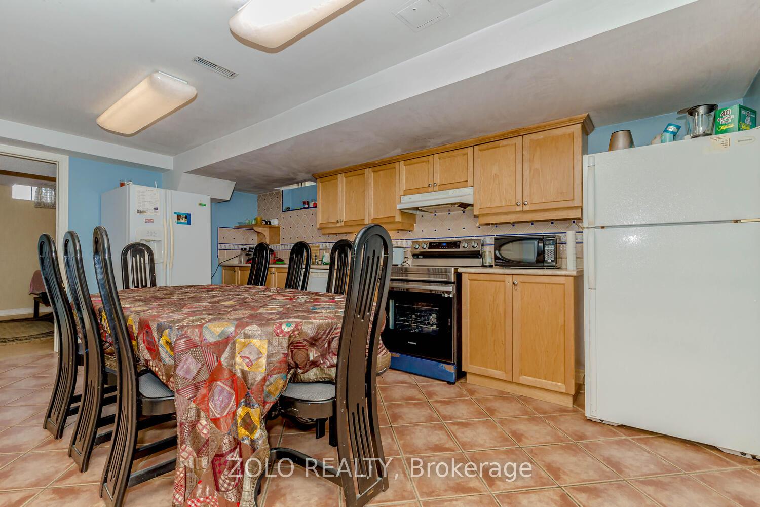 Photo 10 of 1474 Rosemanor Drive, Mississauga, East Credit — HOMEH