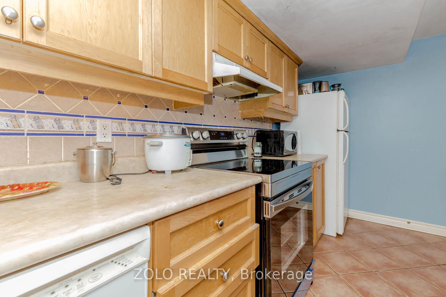 Photo 12 of 1474 Rosemanor Drive, Mississauga, East Credit — HOMEH