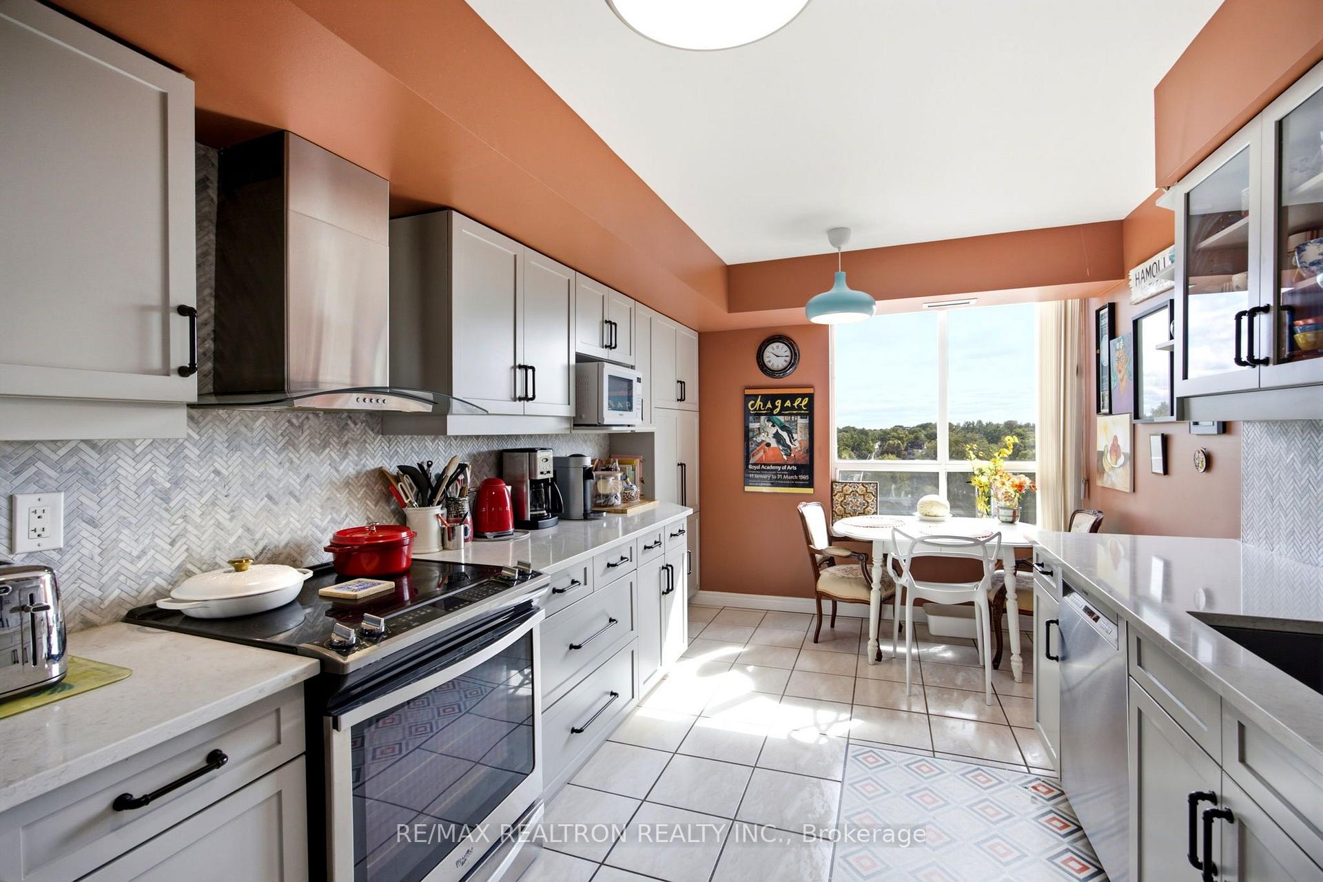 Photo 5 of Unit 609, 2 Covington Road, Toronto, Englemount-Lawrence — HOMEH