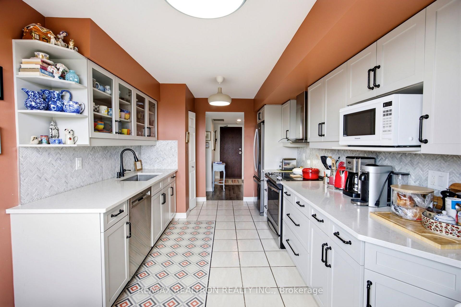 Photo 6 of Unit 609, 2 Covington Road, Toronto, Englemount-Lawrence — HOMEH