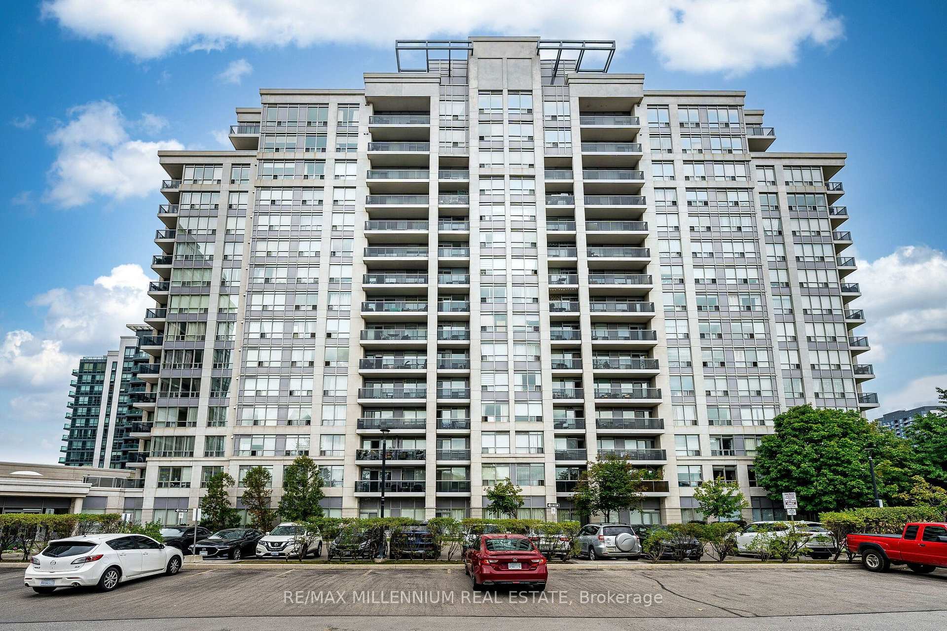 Photo 2 of Unit 902, 50 Disera Drive, Vaughan, Beverley Glen — HOMEH