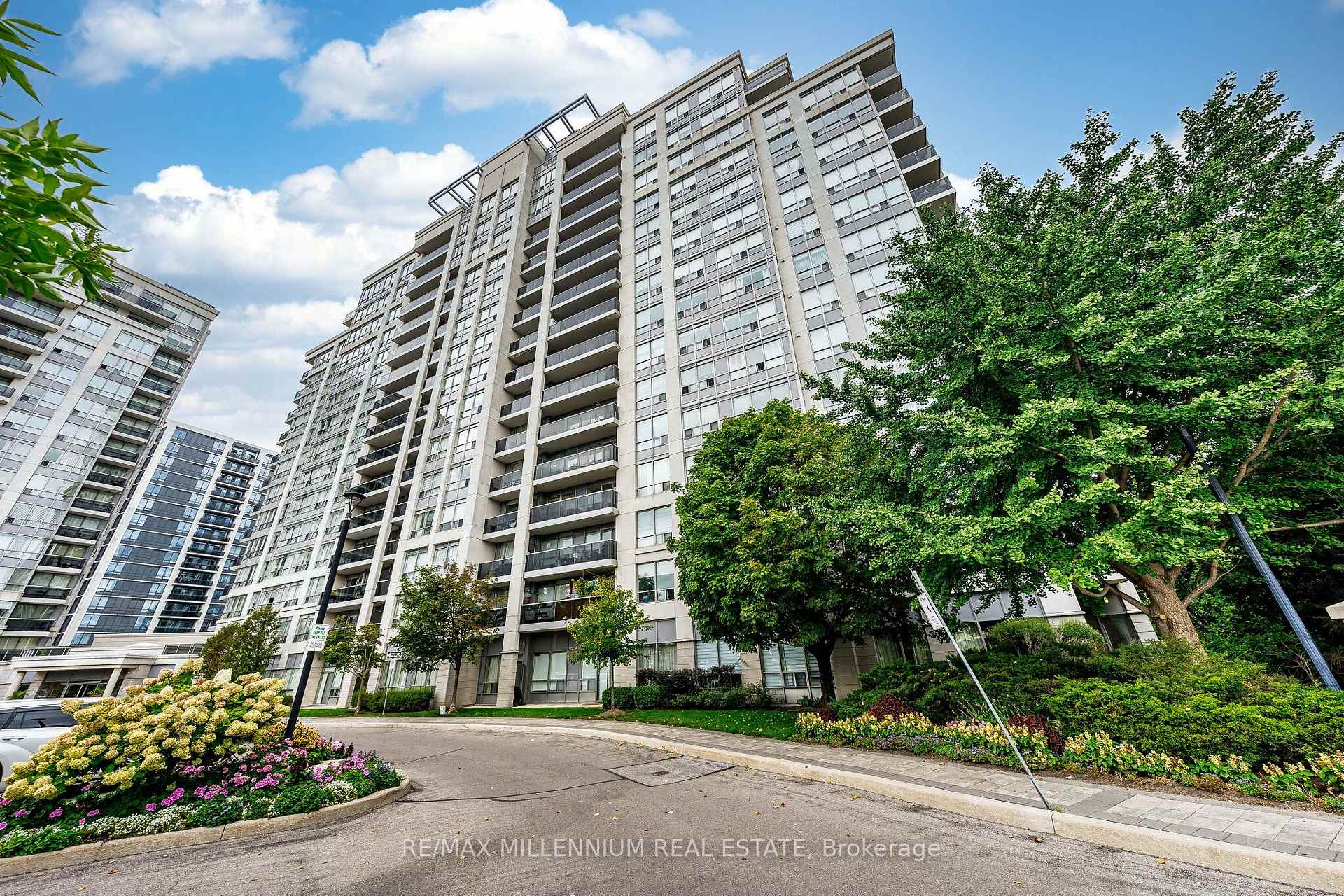 Photo 6 of Unit 902, 50 Disera Drive, Vaughan, Beverley Glen — HOMEH
