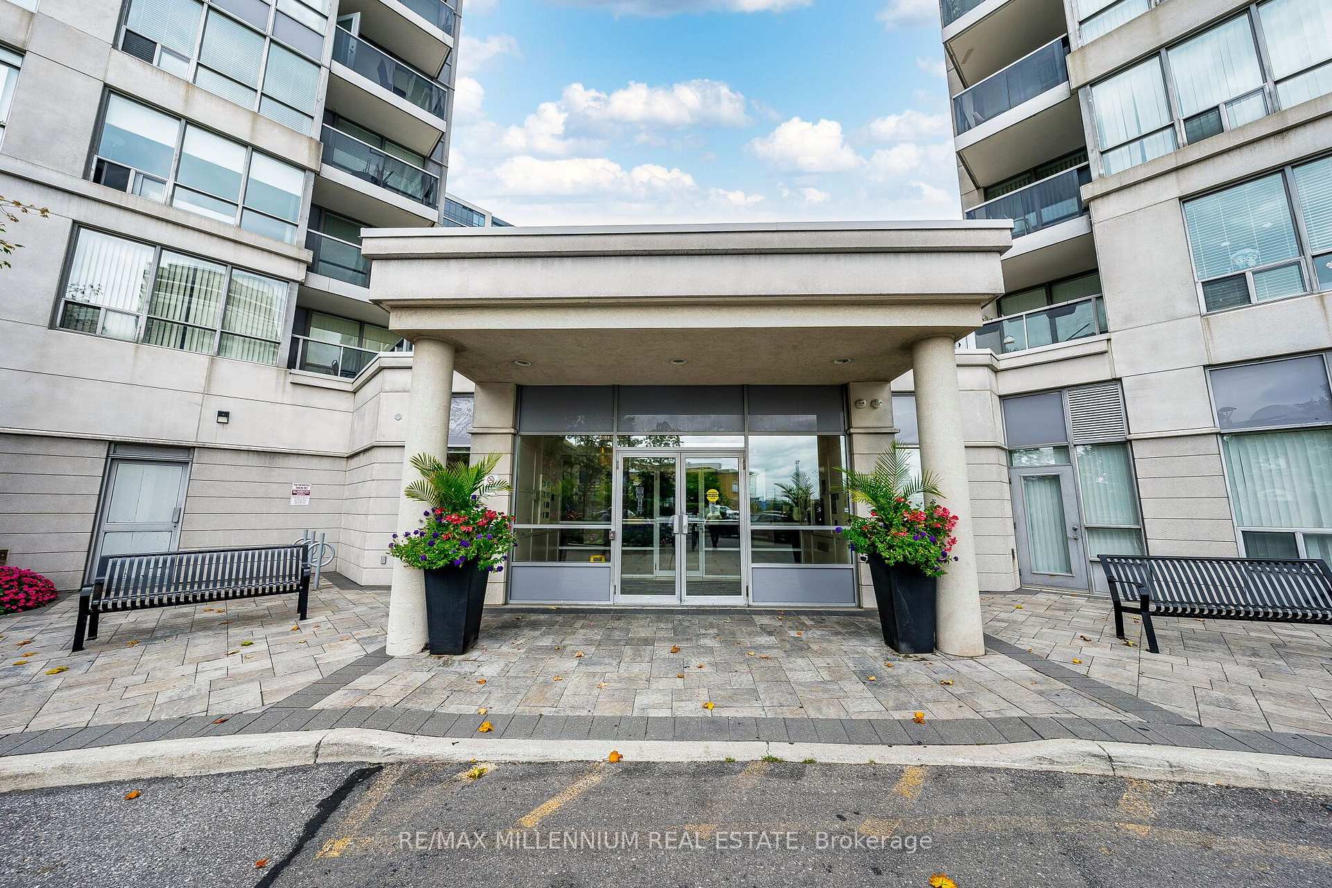 Photo 8 of Unit 902, 50 Disera Drive, Vaughan, Beverley Glen — HOMEH