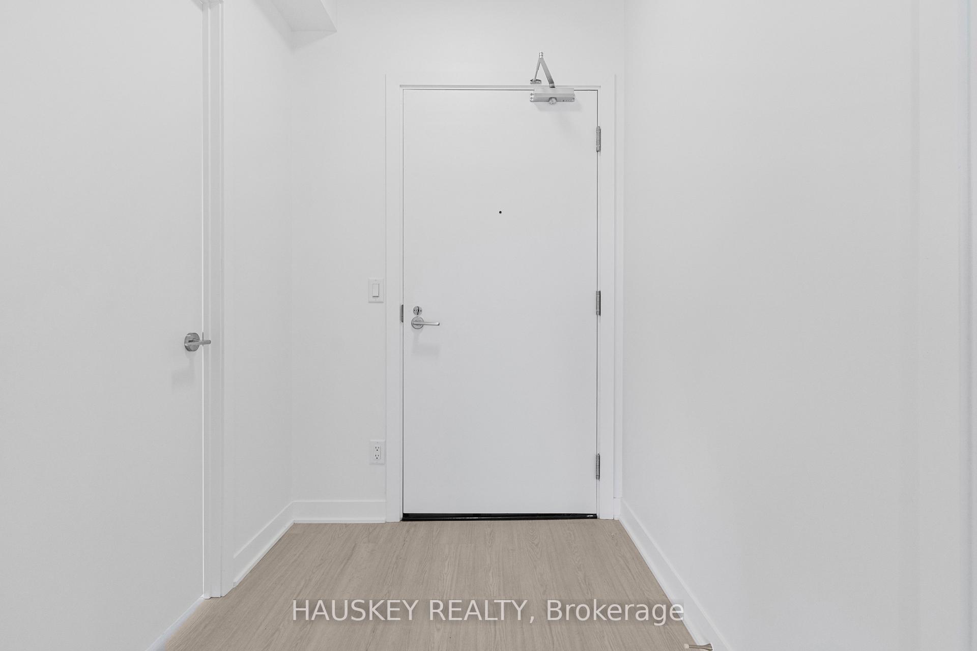 Photo 4 of Unit 1001, 185 Alberta Avenue, Toronto, Oakwood Village — HOMEH