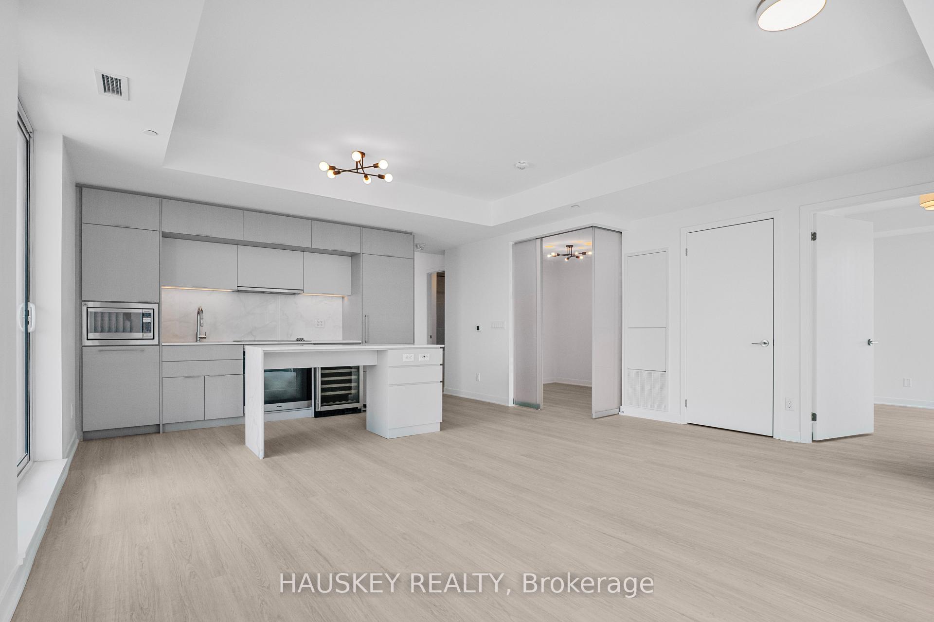 Photo 8 of Unit 1001, 185 Alberta Avenue, Toronto, Oakwood Village — HOMEH