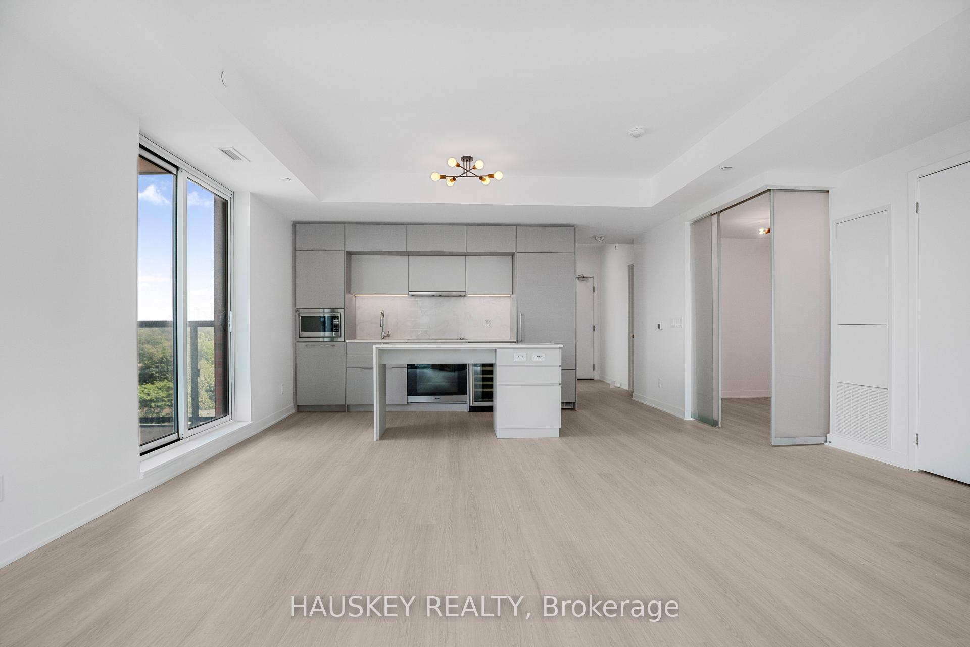 Photo 10 of Unit 1001, 185 Alberta Avenue, Toronto, Oakwood Village — HOMEH