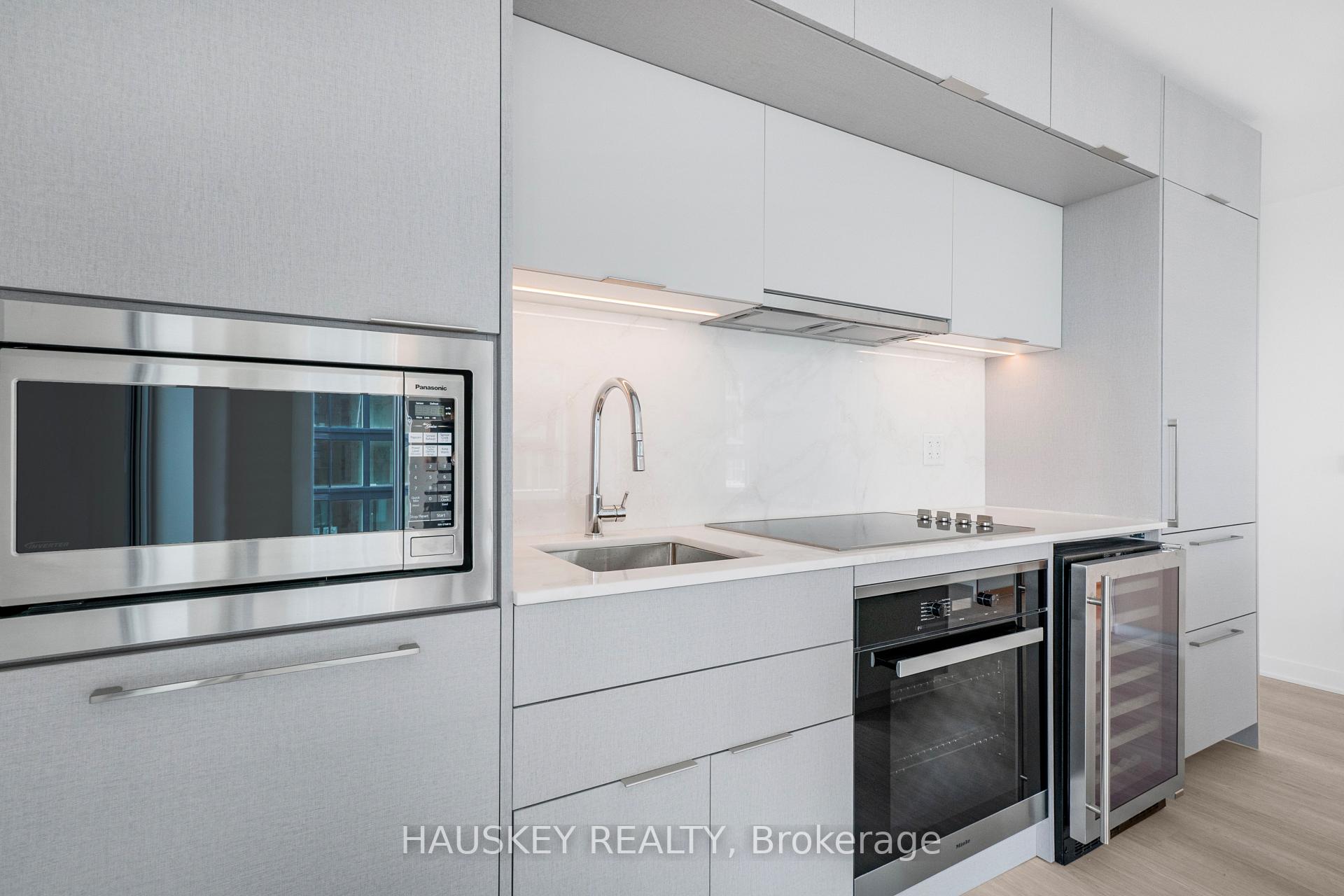 Photo 12 of Unit 1001, 185 Alberta Avenue, Toronto, Oakwood Village — HOMEH