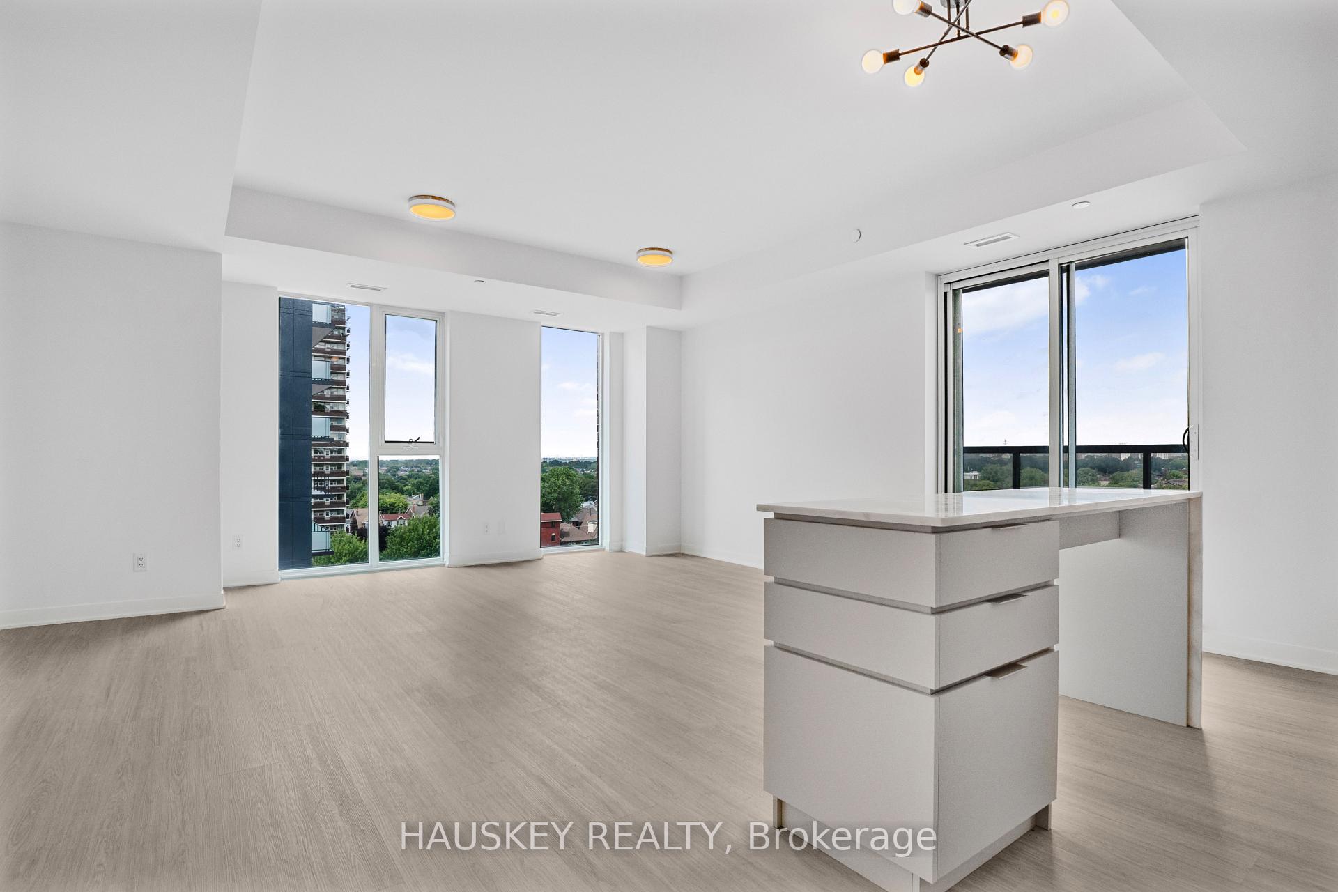 Photo 13 of Unit 1001, 185 Alberta Avenue, Toronto, Oakwood Village — HOMEH
