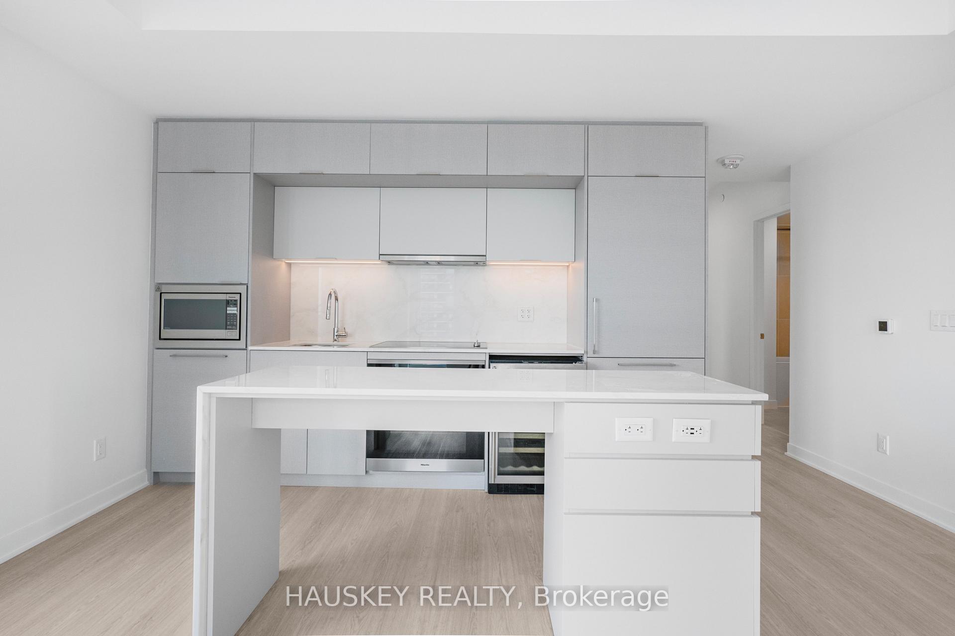 Photo 14 of Unit 1001, 185 Alberta Avenue, Toronto, Oakwood Village — HOMEH