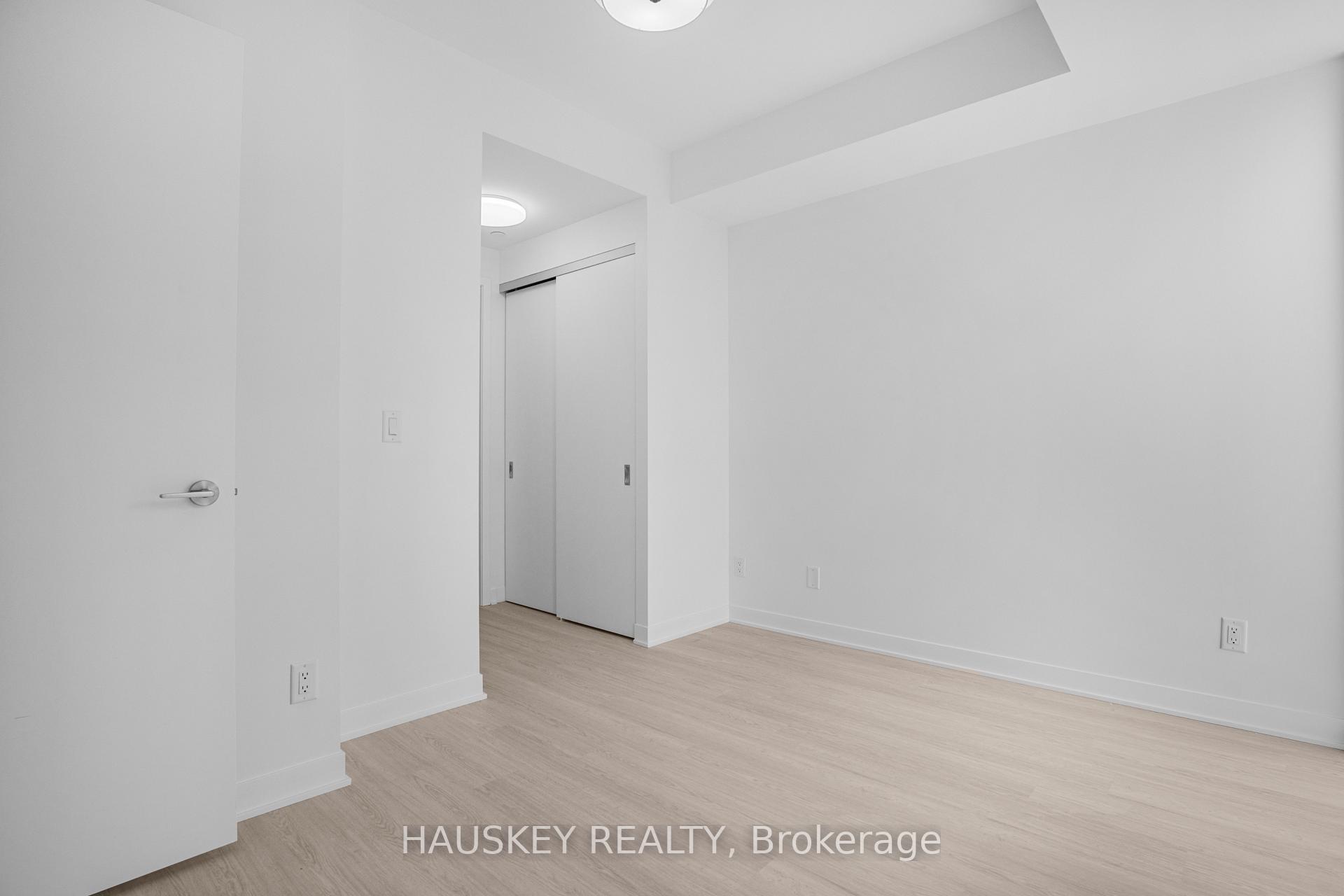 Photo 17 of Unit 1001, 185 Alberta Avenue, Toronto, Oakwood Village — HOMEH