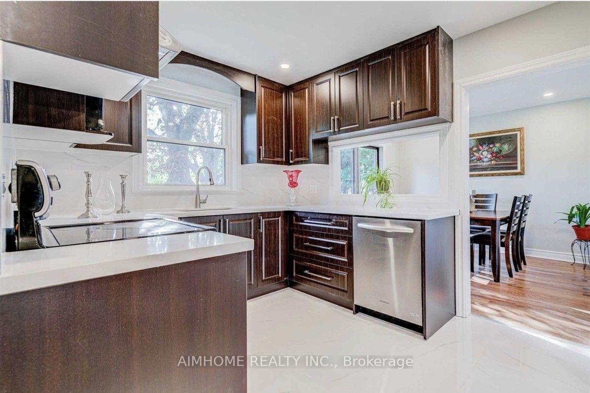 Photo 6 of 32 Lauralynn Crescent, Scarborough, Agincourt South-Malvern West — HOMEH