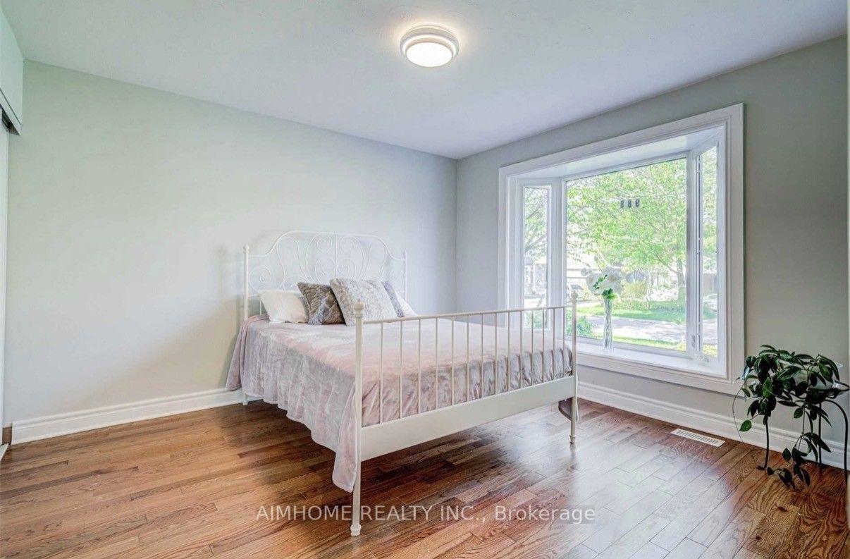Photo 8 of 32 Lauralynn Crescent, Scarborough, Agincourt South-Malvern West — HOMEH
