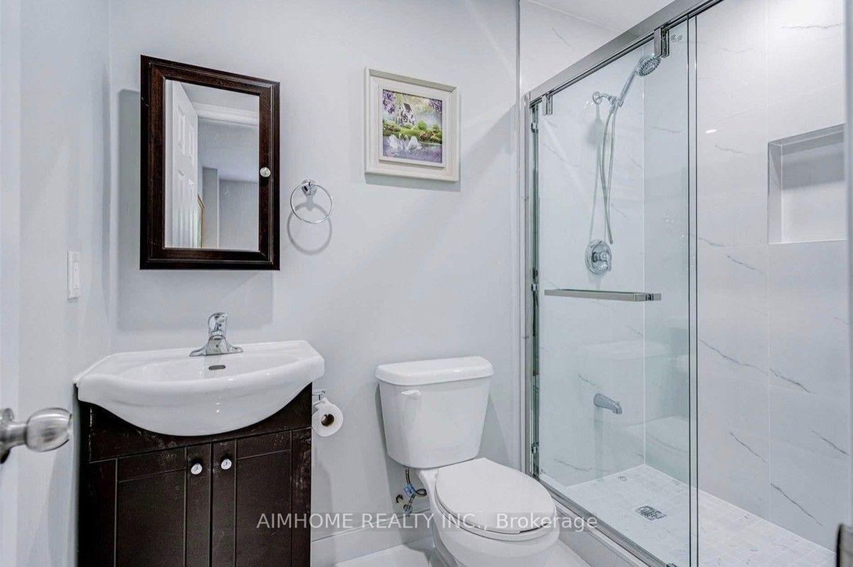 Photo 9 of 32 Lauralynn Crescent, Scarborough, Agincourt South-Malvern West — HOMEH