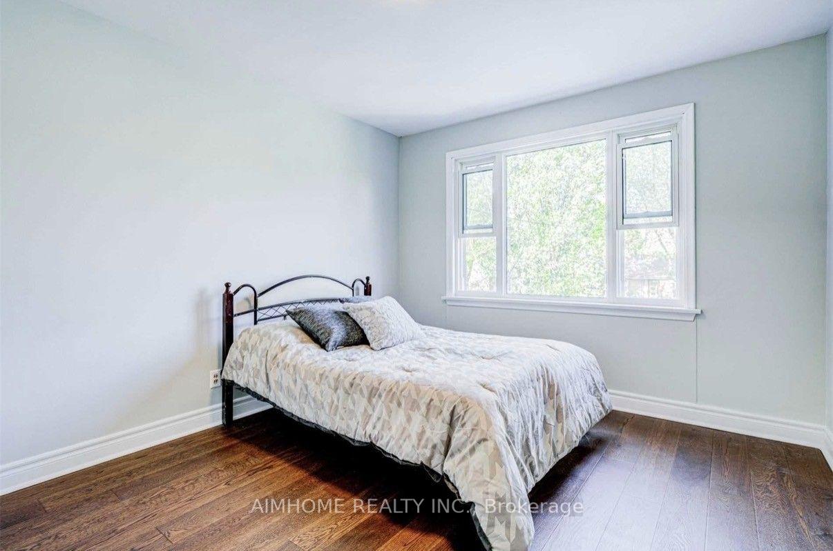 Photo 10 of 32 Lauralynn Crescent, Scarborough, Agincourt South-Malvern West — HOMEH