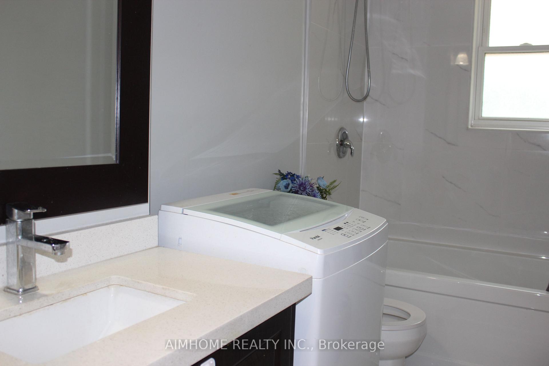 Photo 12 of 32 Lauralynn Crescent, Scarborough, Agincourt South-Malvern West — HOMEH