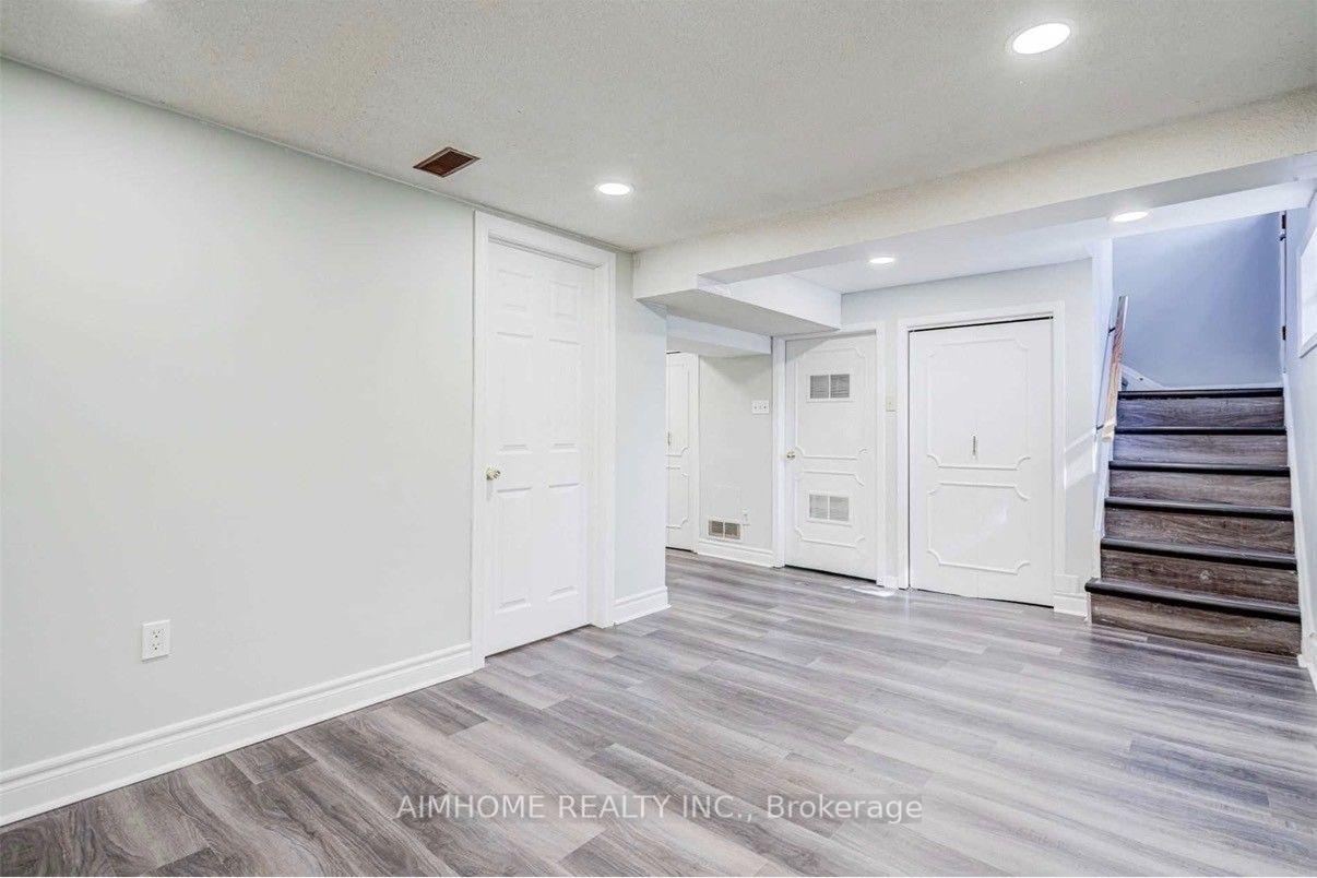 Photo 13 of 32 Lauralynn Crescent, Scarborough, Agincourt South-Malvern West — HOMEH