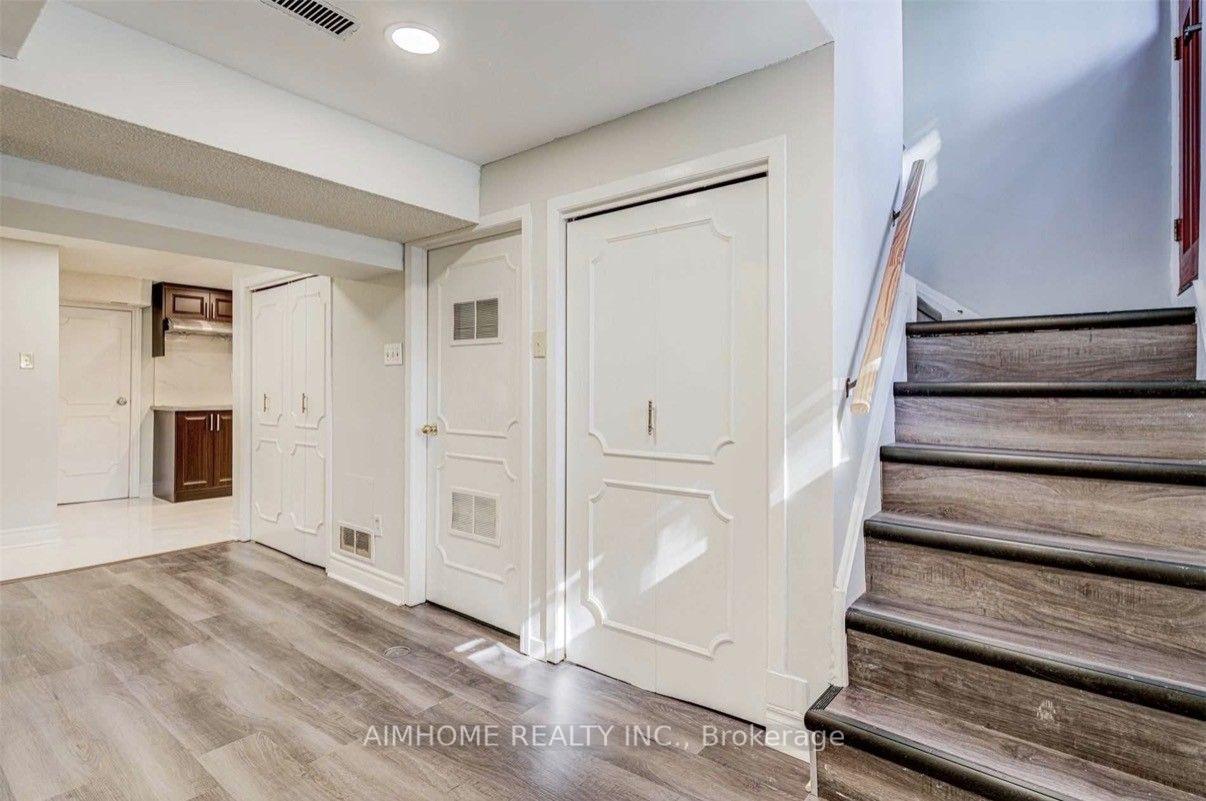 Photo 14 of 32 Lauralynn Crescent, Scarborough, Agincourt South-Malvern West — HOMEH