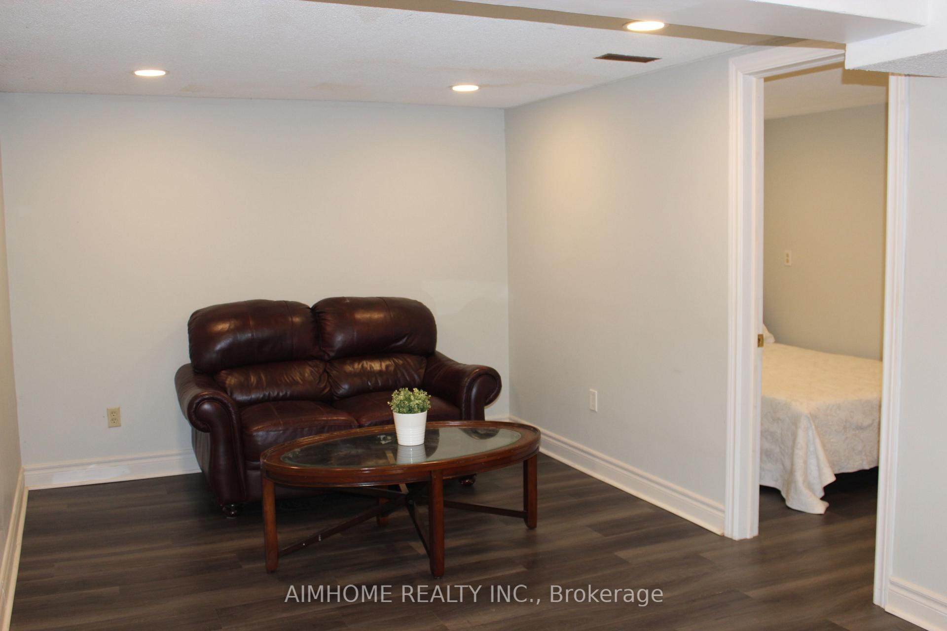 Photo 15 of 32 Lauralynn Crescent, Scarborough, Agincourt South-Malvern West — HOMEH