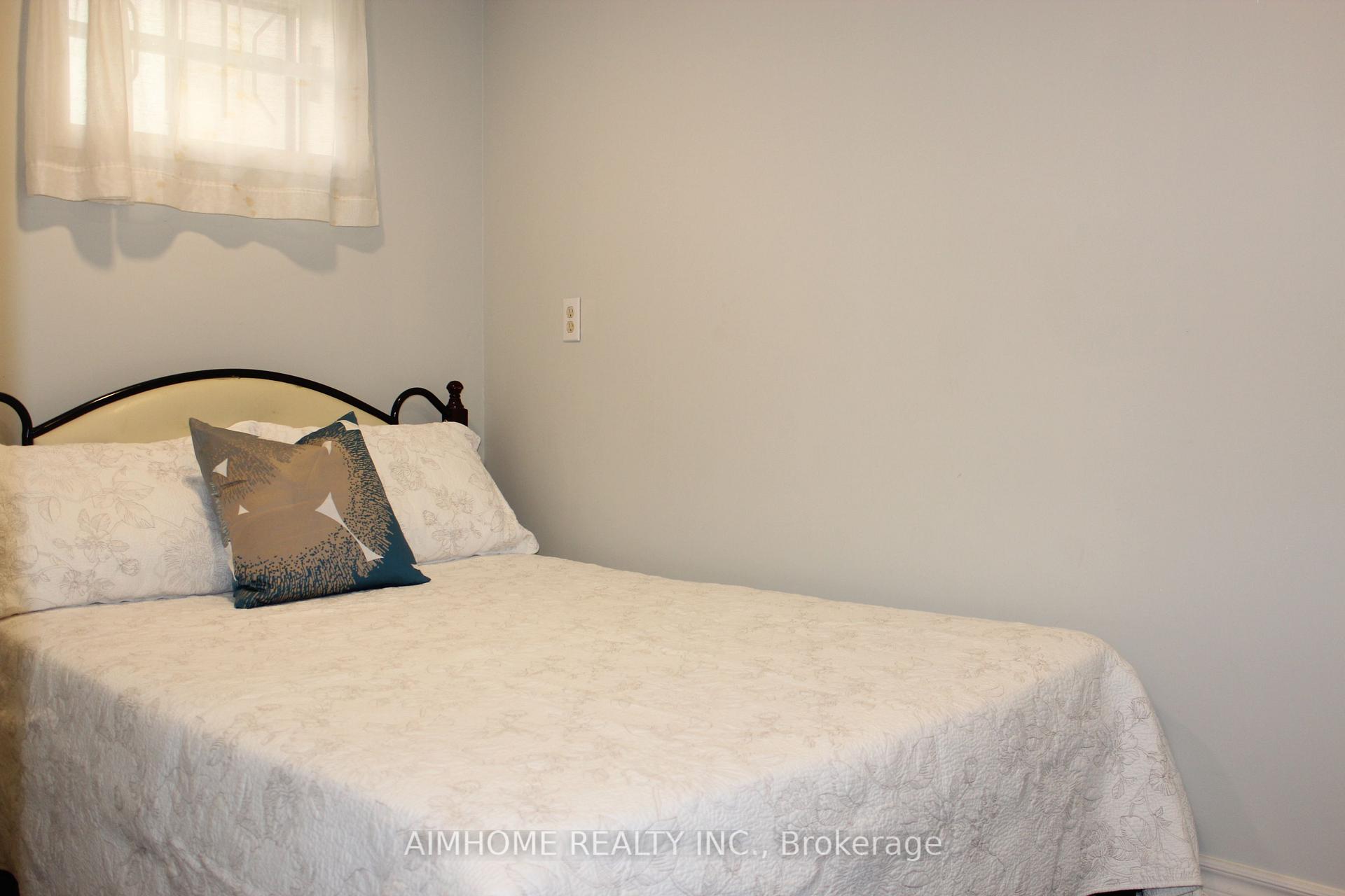 Photo 16 of 32 Lauralynn Crescent, Scarborough, Agincourt South-Malvern West — HOMEH