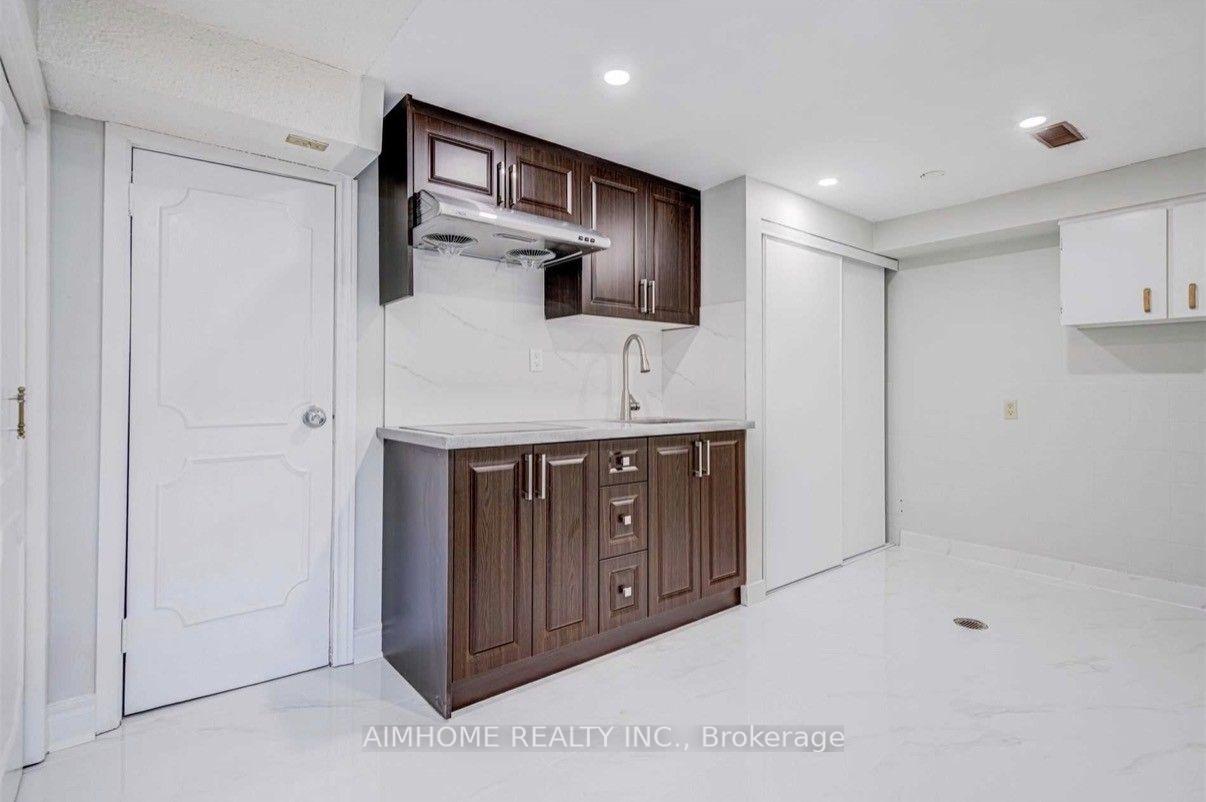 Photo 18 of 32 Lauralynn Crescent, Scarborough, Agincourt South-Malvern West — HOMEH