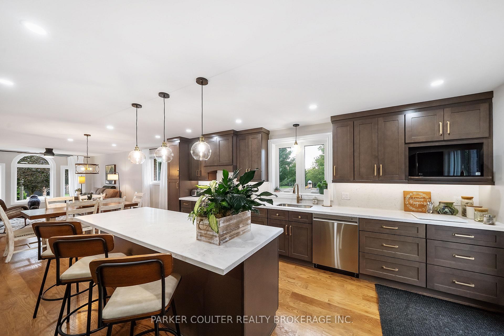 Photo 16 of 363 Emms Drive, Barrie, Holly — HOMEH