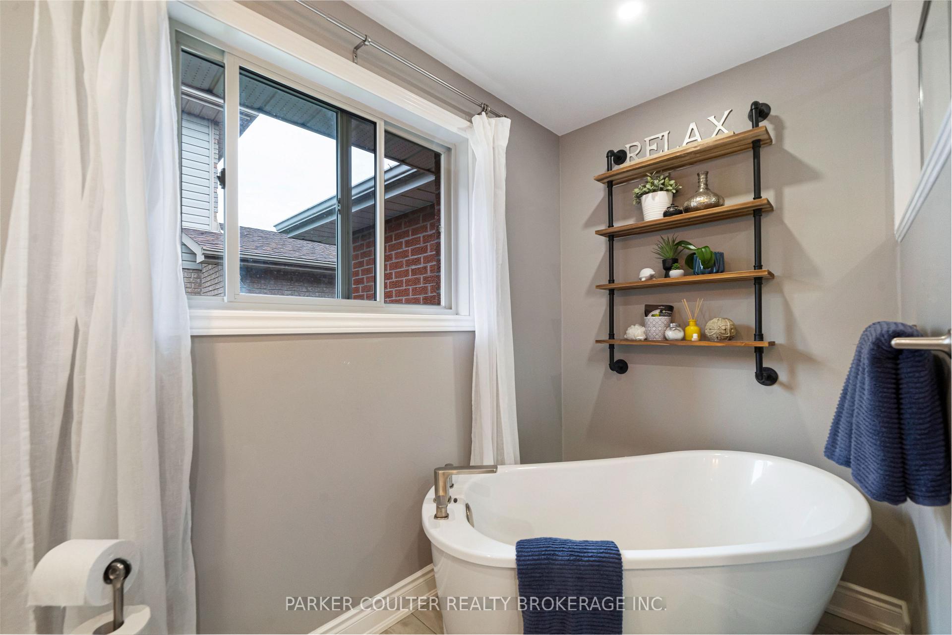 Photo 22 of 363 Emms Drive, Barrie, Holly — HOMEH