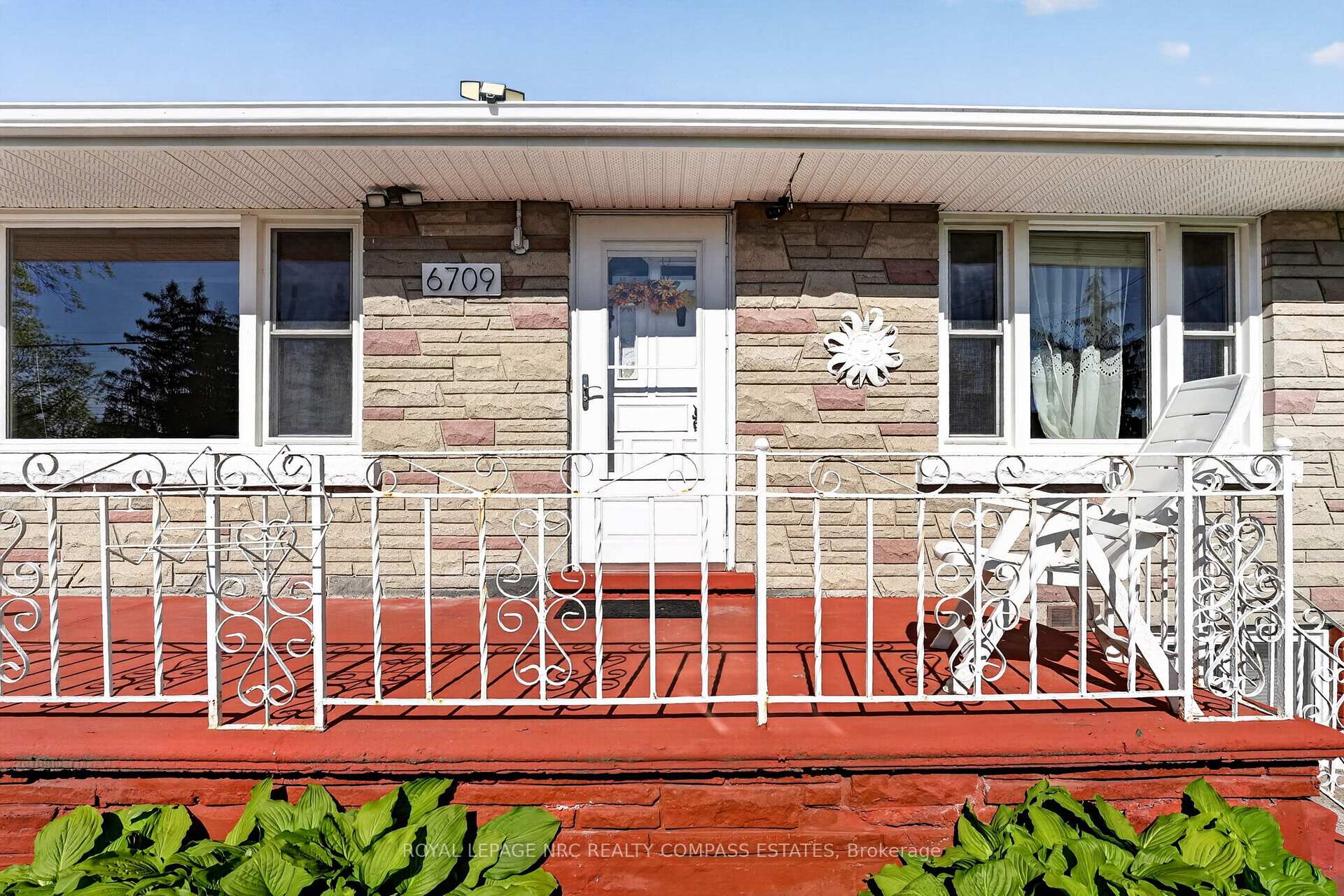Photo 2 of 6709 Montrose Road, Niagara Falls, West Wood — HOMEH