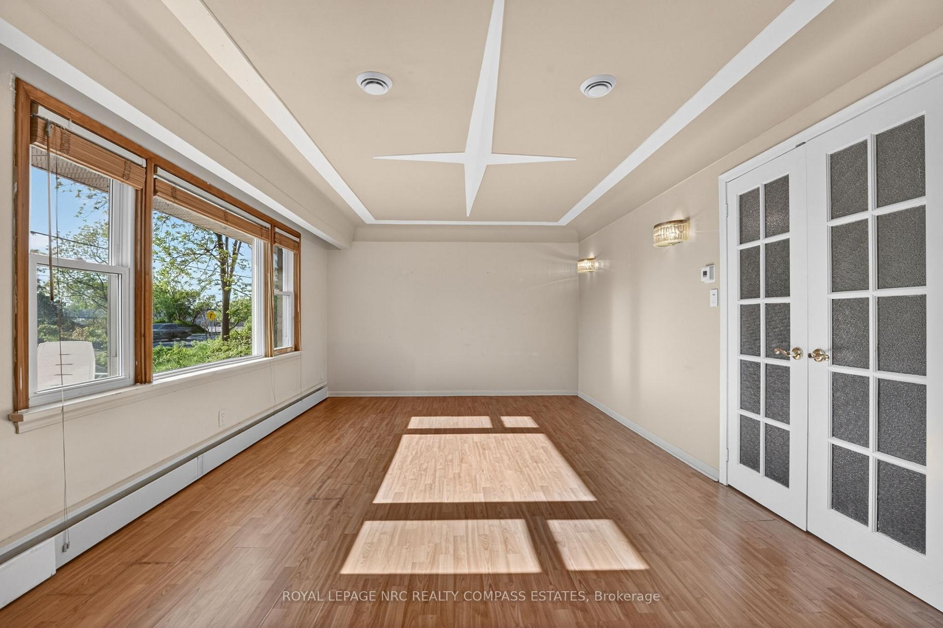 Photo 4 of 6709 Montrose Road, Niagara Falls, West Wood — HOMEH
