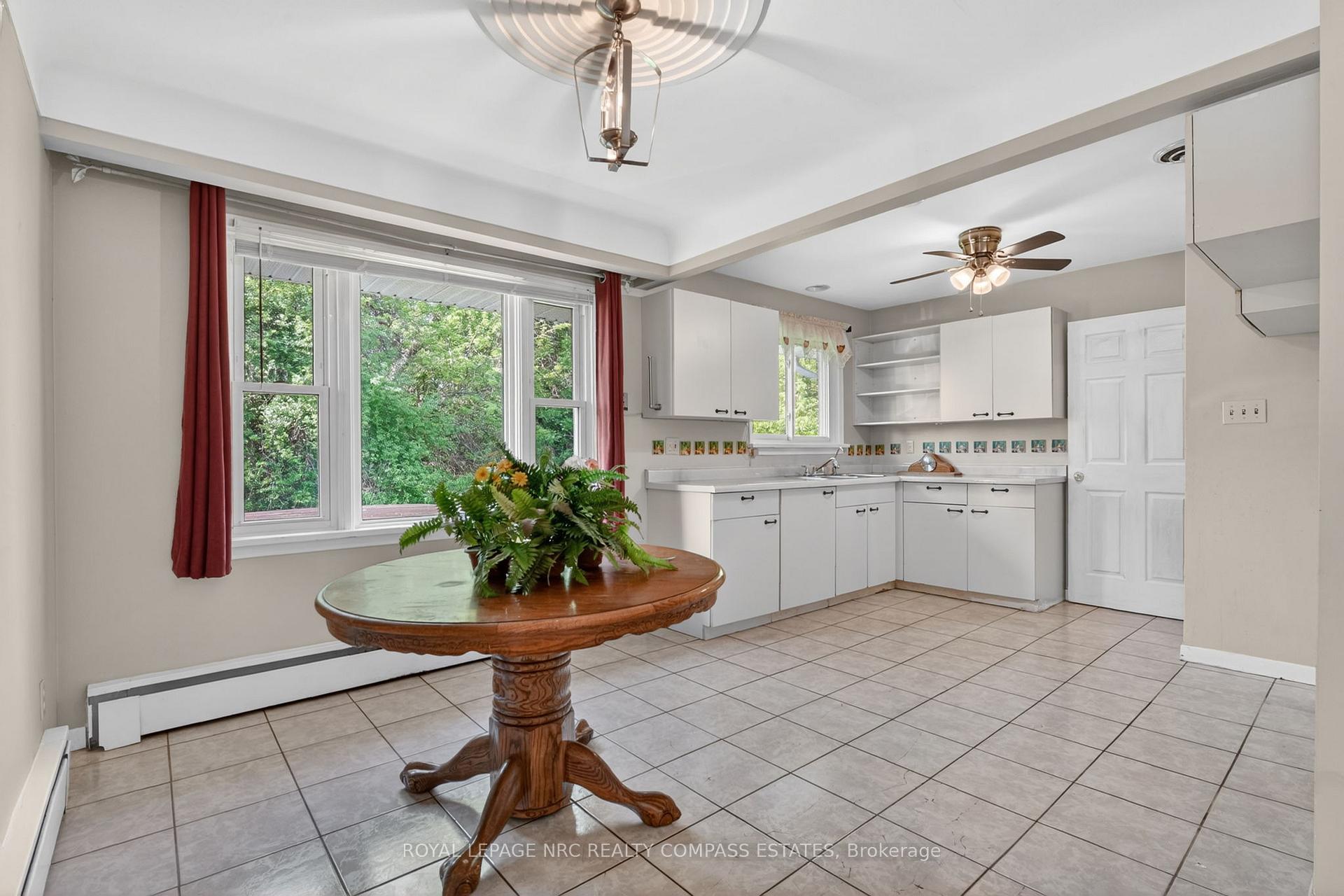 Photo 8 of 6709 Montrose Road, Niagara Falls, West Wood — HOMEH