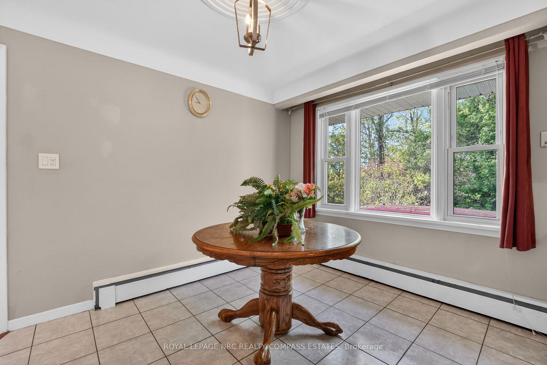 Photo 10 of 6709 Montrose Road, Niagara Falls, West Wood — HOMEH