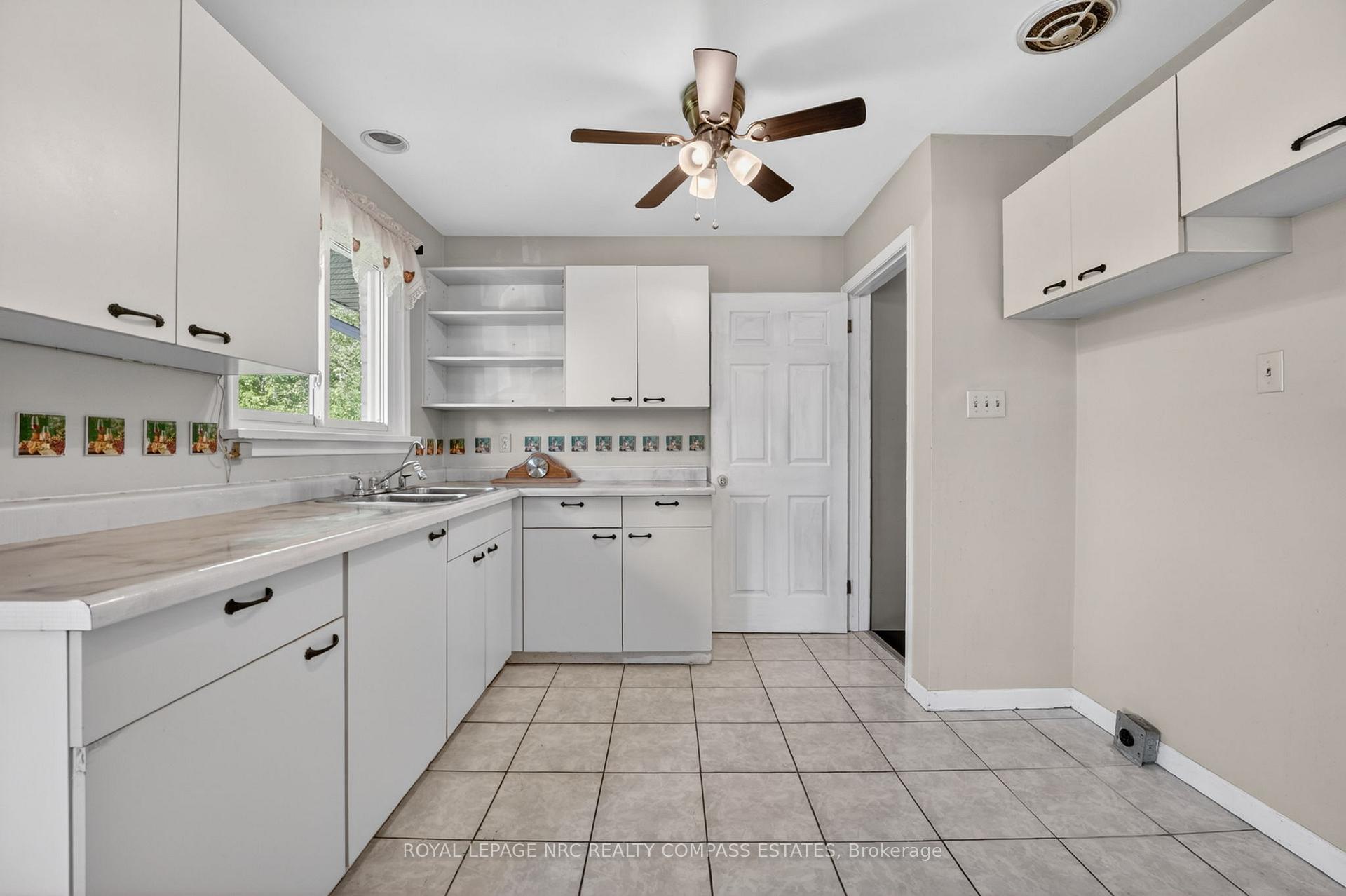 Photo 11 of 6709 Montrose Road, Niagara Falls, West Wood — HOMEH